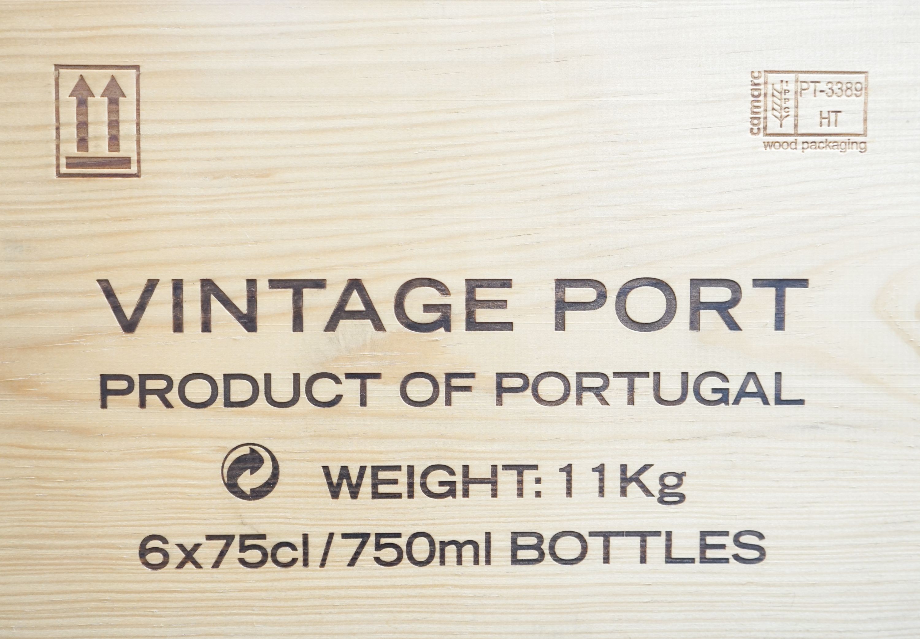 Five bottles of Quinta de Roriz 2011 vintage port in original wooden case